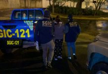 Capturan a mujer que transportaba Q 192 mil en efectivo sin justificar procedencia Investigadores de DEIC conjunto al MP capturaron a una mujer, luego de un operativo de seguridad, que transportaba Q 192 mil sin tener un justificante de su procedencia.