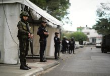 Fuerzas combinadas instalan campamento de seguridad ciudadana en zona 18 Fuerzas combinadas de la PNC y el Ejército de Guatemala instalarón un campamento de fuerzas combinadas en la colonia Paraíso II, zona 18.