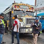 Agentes de la DGT realizan operativo en Terminal zona 4. Foto La Hora: DGT