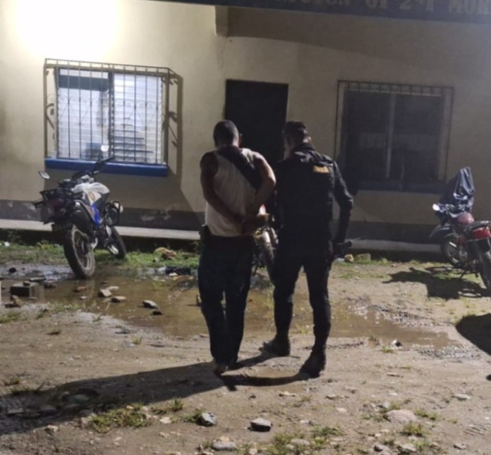 Hombre de 62 años es capturado por retener a una menor de edad bajo amenazas