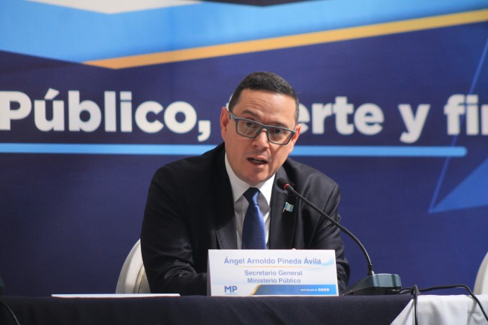 El secretario general del MP, Ángel Pineda, durante una conferencia de prensa el pasado 12 de diciembre de 2023. Foto: La Hora / José Orozco. 