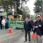 Vecinos del condominio Jardines de Santiago han realizado un cierre del acceso al mismo debido a que se oponen al traslado de menores pertenecientes a la secta Lev Tahor.
