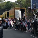 Recicladores y recolectores de residuos realizan manifestaciones frente a las instalaciones del Ministerio de Ambiente y Recursos Naturales.