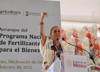 Fotografía de cedida por la Presidencia de México de la presidenta de México Claudia Sheinbaum este sábado, durante un acto protocolario en Salvador Escalante en Michoacán (México). Sheinbaum reiteró su compromiso con los migrantes mexicanos en Estados Unidos y destacó el fortalecimiento de los consulados para brindarles apoyo. EFE/Presidencia de México/SOLO USO EDITORIAL/NO VENTAS/SOLO DISPONIBLE PARA ILUSTRAR LA NOTICIA QUE ACOMPAÑA (CRÉDITO OBLIGATORIO. Foto La Hora: EFE