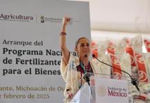 Presidenta Claudia Sheinbaum reafirma su apoyo a migrantes méxicanos en los Estados Unidos Fotografía de cedida por la Presidencia de México de la presidenta de México Claudia Sheinbaum este sábado, durante un acto protocolario en Salvador Escalante en Michoacán (México). Sheinbaum reiteró su compromiso con los migrantes mexicanos en Estados Unidos y destacó el fortalecimiento de los consulados para brindarles apoyo. EFE/Presidencia de México/SOLO USO EDITORIAL/NO VENTAS/SOLO DISPONIBLE PARA ILUSTRAR LA NOTICIA QUE ACOMPAÑA (CRÉDITO OBLIGATORIO. Foto La Hora: EFE