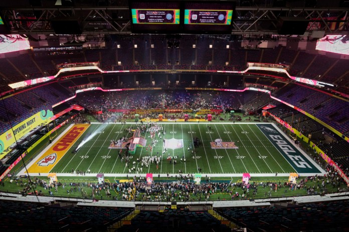 Los Chiefs de Kansas City participan en la noche inaugural del Super Bowl, el lunes 3 de febrero de 2025, en Nueva Orleans. Foto La Hora: AP