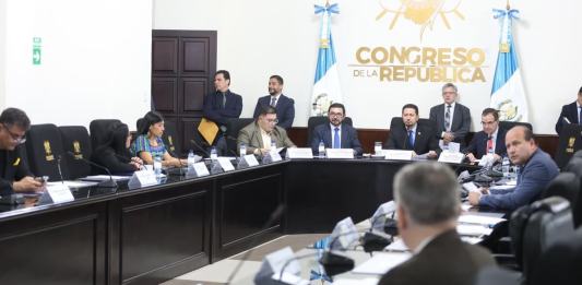 El presidente del Congreso, Nery Ramos, informó que junta directiva discutirá el aumento de sueldo a los diputados. Foto: Congreso