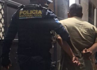 Capturan a hombre por presuntamente disparar al aire bajo efectos de licor en ruta a San Pedro Sacatepéquez Foto La Hora: PNC