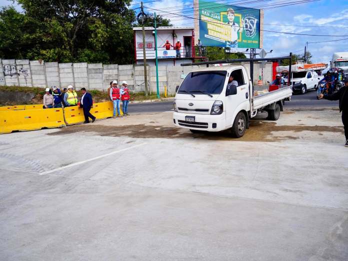 Alcalde de Mixco explica los avances en el paso de desnivel del bulevar el Naranjo