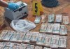 PNC incauta más de Q500 y presunta cocaína durante allanamiento en Alta Verapaz