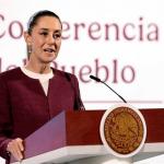 La presidenta de México, Claudia Sheinbaum, habla en su conferencia diaria este lunes, en el Palacio Nacional, en Ciudad de México. Foto La Hora: EFE