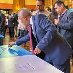 El jefe de la FECI, Rafael Curruchiche emitiendo su voto en el CANG