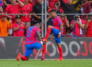 Este sábado 15 de febrero se jugó el primer clásico del año y del torneo Clausura 2025; el partido correspondía a la fecha nueva del torneo. Foto La Hora: Oficial X Oficial de Municipal