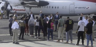 Desde Panamá, Marco Rubio presencia repatriación de migrantes colombianos financiado por Estados Unidos