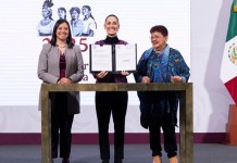 Sheinbaum anuncia reforma constitucional contra «posible invasión a la soberanía» de EE.UU. tras designar terroristas a cárteles mexicanos Claudia Sheinbaum anunció dos reformas a la Constitución contra la intromisión externa y para imponer la "pena más severa" a los extranjeros que intervengan en México. Foto La Hora: Gobierno de México