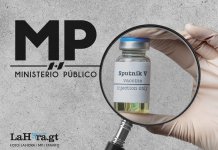 Tres años después: MP no informa sobre avances del caso de las vacunas Sputnik Un frasco con una lupa y el logo del MP