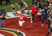 Patrick Mahomes, de los Kansas City Chiefs (C), celebra tras la victoria sobre los San Francisco 49ers, en el Super Bowl disputado en el Allegiant Stadium de Las Vegas, el 11 de febrero de 2024. Foto La Hora: EFE