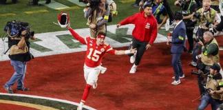 Patrick Mahomes, de los Kansas City Chiefs (C), celebra tras la victoria sobre los San Francisco 49ers, en el Super Bowl disputado en el Allegiant Stadium de Las Vegas, el 11 de febrero de 2024. Foto La Hora: EFE