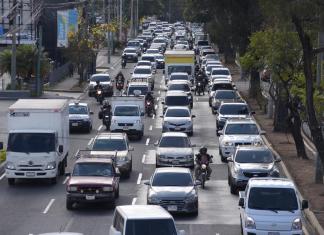 Debido a las Elecciones del Colegio de Abogados y Notarios (CANG), varios puntos de la ciudad cercanos al Club de Oficiales La Aurora, en la zona 13 capitalina, muestran ciertas complicaciones viales debido a la afluencia vehicular en el área.