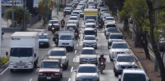 Debido a las Elecciones del Colegio de Abogados y Notarios (CANG), varios puntos de la ciudad cercanos al Club de Oficiales La Aurora, en la zona 13 capitalina, muestran ciertas complicaciones viales debido a la afluencia vehicular en el área.