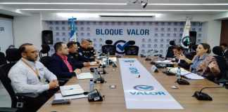 El subjefe del Departamento de Tránsito de la PNC, David de la Paz, informa de las campañas que han lanzado para educación vial. Foto: La Hora