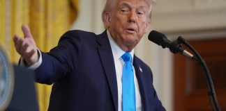 El presidente Donald Trump habla durante una conferencia de prensa con el primer ministro israelí, Benjamin Netanyahu, en la Sala Este de la Casa Blanca, el martes 4 de febrero de 2025, en Washington. Foto La Hora: AP