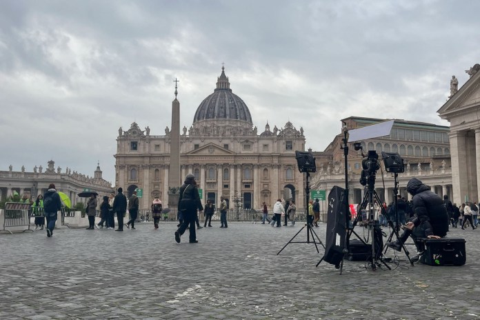 El papa Francisco muestra Vaticano