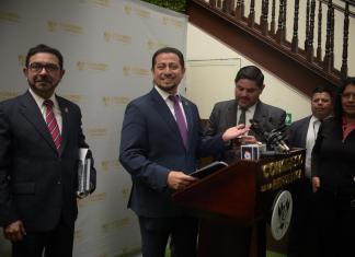 El presidente del Congreso, Nery Ramos, con miembros de la Junta Directiva. Foto: José Orozco / La Hora