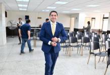 Exfiscal Stuardo Campo enfrenta juicio ante el Tribunal Décimo de Sentencia Penal. Foto La Hora: Fabricio Alonzo