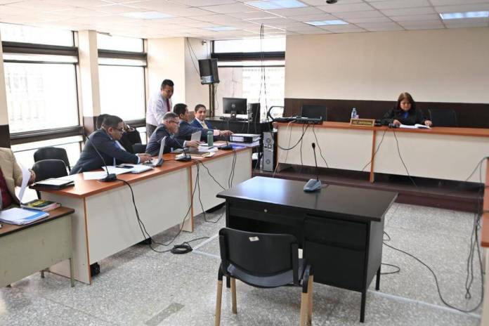 Juicio contra Stuardo Campo y dos exfiscales se desarrolla ante el Tribunal Décimo de Sentencia Penal. Foto La Hora: Fabricio Alonzo