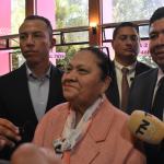 La Fiscal General y Jefa del MP, Consuelo Porras, acudió al Club de Oficiales La Aurora para emitir su voto en las elecciones del CANG acompañada del candidato por la planilla 1.