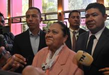 En compañía de candidato de Planilla 1 afín al MP, Consuelo Porras emite su voto en el CANG La Fiscal General y Jefa del MP, Consuelo Porras, acudió al Club de Oficiales La Aurora para emitir su voto en las elecciones del CANG acompañada del candidato por la planilla 1.