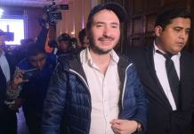 Dennis Herrera Arita ingresó al salón de elecciones en estado de ebriedad. Foto La Hora: José Orozco