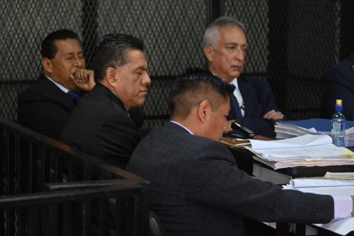 Juez Walter Rosales (centro) es el único con una solicitud de antejuicio en su contra. Foto La Hora: Fabricio Alonzo