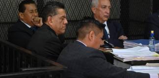 Juez Walter Rosales (centro) es el único con una solicitud de antejuicio en su contra. Foto La Hora: Fabricio Alonzo