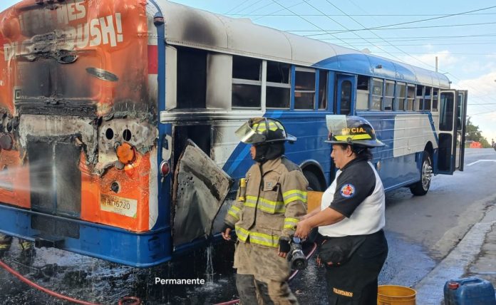 Foto La Hora: Bomberos Voluntarios