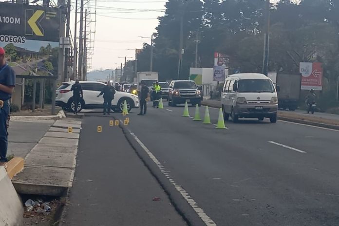 El tránsito se encuentra complicado tras el incidente armado en carretera a El Salvador. Foto: Cortesía.