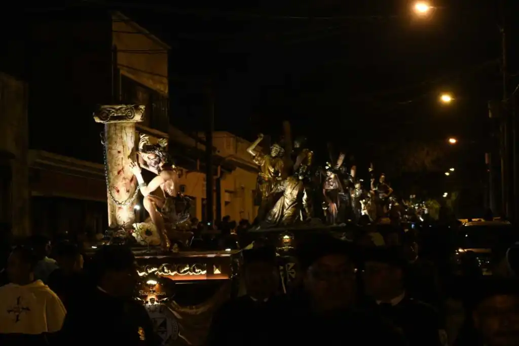 Traslado de Pasos Templo de Santo Domingo. Foto La Hora: Sergio Osegueda