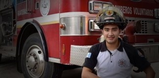 Elder Vicente Lohaza, el Bombero voluntario que fuefue detenido tras atender emergencia la noche del 14 de febrero.