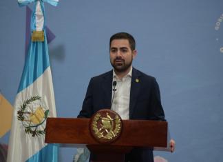 Secretario de Comunicación Social de la Presidencia, Santiago Palomo, advierte sobre estafas realizadas con IA, en la conferencia semanal La Ronda. Foto La Hora: Jose Orozco