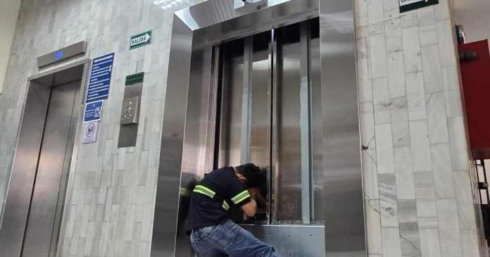 Primeros elevadores de Torre de Tribunales fueron entregados al OJ. Foto La Hora: Sergio Osegueda