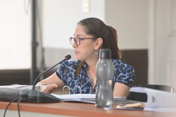 La fiscal Sofía Castillo denunció al periodista de La Hora, Diego España, tras revelar que se reunió con la jueza Abelina Cruz a solas. Foto: La Hora / Fabricio Alonzo. 