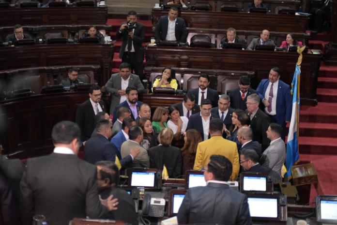 Diputados discuten reforma a Ley de Comadronas. Foto: José Orozco / La Hora