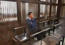 El ex subinspector Edy Vásquez Rabanales se resiste a que extraigan una muestra de su sangre. Foto La Hora: Fabricio Alonzo