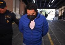 Salvador Batz, ex secretario de finanzas de partido Movimiento Semilla es ingresado a Torre de Tribunales. Foto La Hora: Fabricio Alonzo