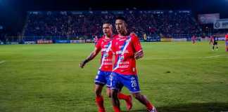 Los actuales campeones, el Xelajú Mario Camposeco, no tuvieron compasión y golearon al Deportivo Xinabajul con un partido de escándalo de 7-2. Foto La Hora: Xelajú Oficial