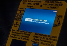 Criptomonedas en América: entre la euforia, la regulación y la incertidumbre política Fotografía de un cajero de criptomonedas este miércoles, en una plaza comercial en Ciudad de México. Foto La Hora: EFE