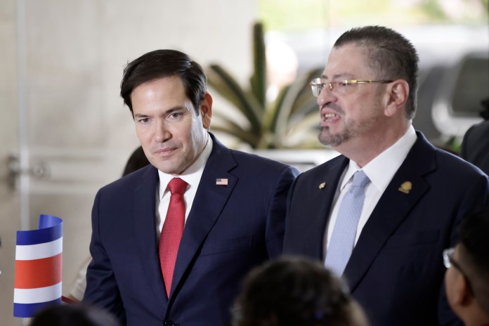 Marco Rubio visitó Costa Rica donde se reunió con el presidente de ese país, Rodrigo Chaves, para tratar temas como la migración, seguridad y comercio.