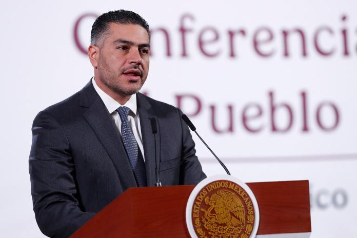 El secretario de Seguridad y Protección Ciudadana, Omar García Harfuch, habla durante una rueda de prensa en el Palacio Nacional de la Ciudad de México. Foto La Hora: EFE