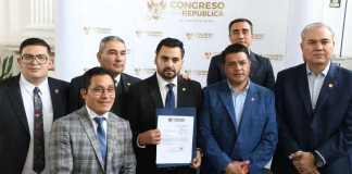 Diputados de Cabal presentan una iniciativa para reformar artículos de los códigos Penal y Procesal Penal. Foto: Congreso